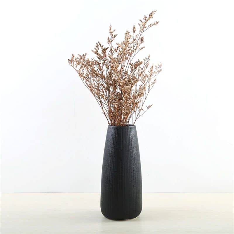Vase Noir Mat Avec Rainures lifestyle2